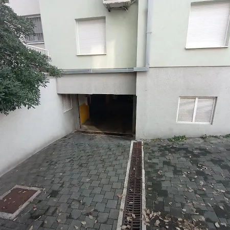 Adria With Underground Parking Lägenhet